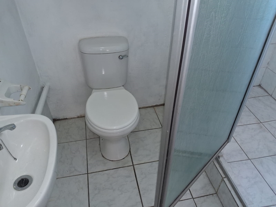 To Let 1 Bedroom Property for Rent in Quigney Eastern Cape